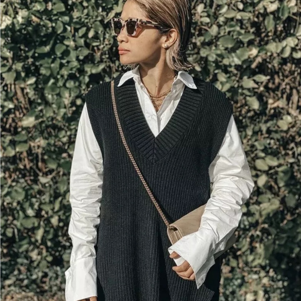 H&M Divided NWT sleeveless black ribbed sweater vest